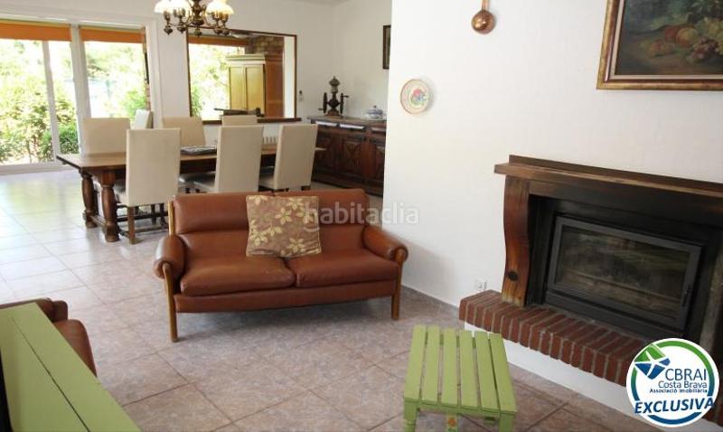 Foto dce30265-2180-43d8-894b-b256017f389e. Casa amb calefacció aparcament a Requesens Empuriabrava