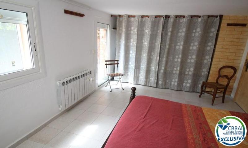 Foto e91dcb03-298f-4d76-9c2c-b5b7af6a7161. Casa amb calefacció aparcament a Requesens Empuriabrava