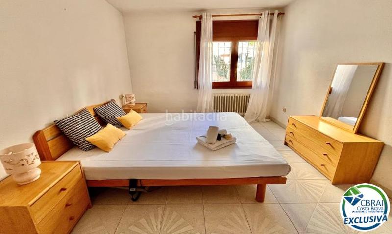 Foto 5b8f382d-11f4-4325-a8a0-5b4da6c3f678. Apartament a Centre Roses