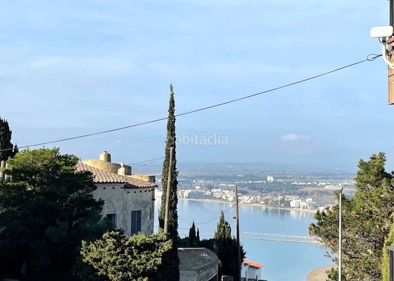Foto c3a03a41-f608-4c33-9064-76982dbdce4e. Casa aparellada amb aparcament a Puig Rom-Canyelles-Almadrava Roses