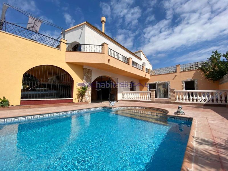Foto 3faed6af-884a-4aba-a2d2-a29748cb5ee2. Casa amb aparcament a Nord Roses