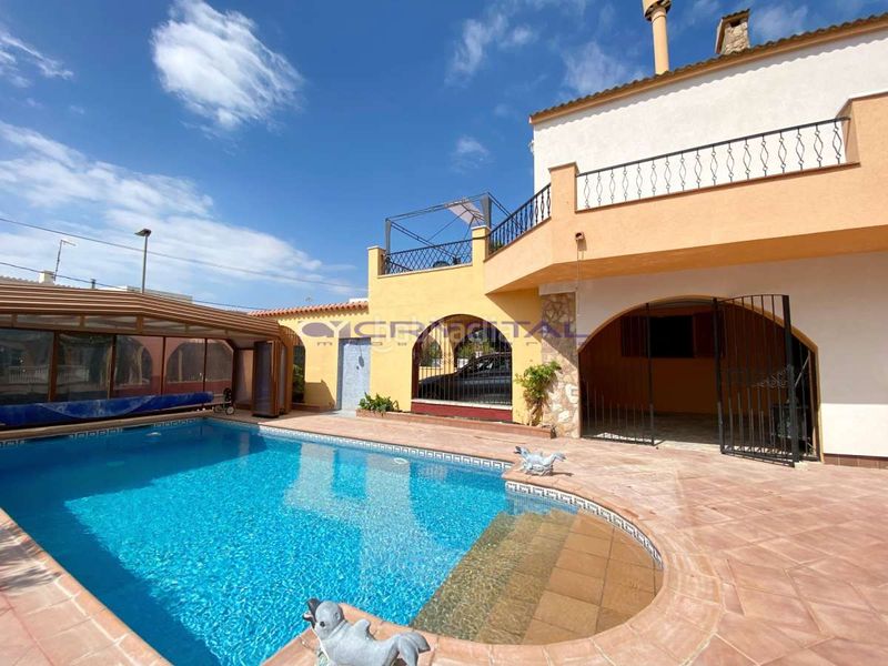 Foto a4d4568e-ce7d-4cf0-91d4-60b05aeeccc5. Casa amb aparcament a Nord Roses
