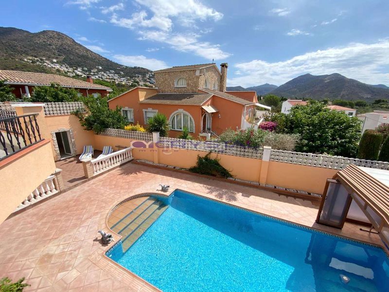 Foto ee116847-6688-4738-a6a8-11268a7c111b. Casa amb aparcament a Nord Roses