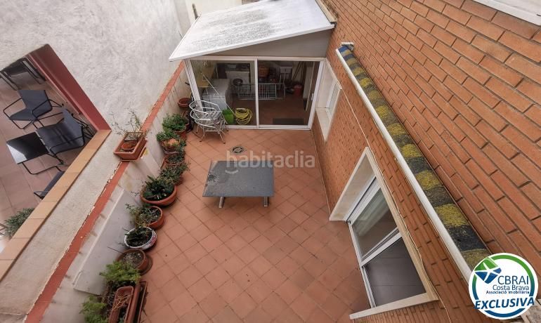 Foto 65762132-451a-4016-998b-60fe5d4c88a0. Casa aparellada amb calefacció a Centre Roses