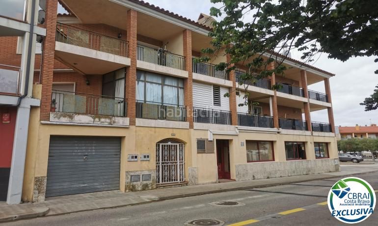 Foto 84fc1f1f-d079-4858-9527-3f0792e742e5. Casa aparellada amb calefacció a Centre Roses