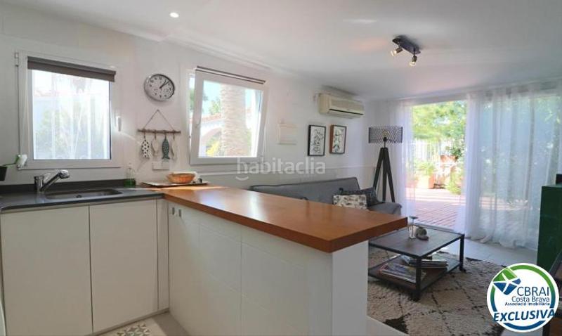 Foto 346b63f7-8adb-4865-bd0e-1296efd8866b. Casa con riscaldamento parcheggio in Cap Ras - Creus - Falconera Empuriabrava