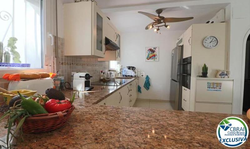 Foto dc7596f7-237d-4efd-841f-55105705bbd0. Casa con riscaldamento parcheggio in Cap Ras - Creus - Falconera Empuriabrava