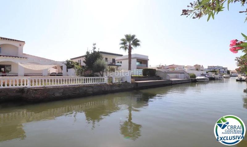 Foto 60ca0cd1-9636-40b3-bb83-c7199c211af8. House with heating parking in Cap Ras - Creus - Falconera Empuriabrava