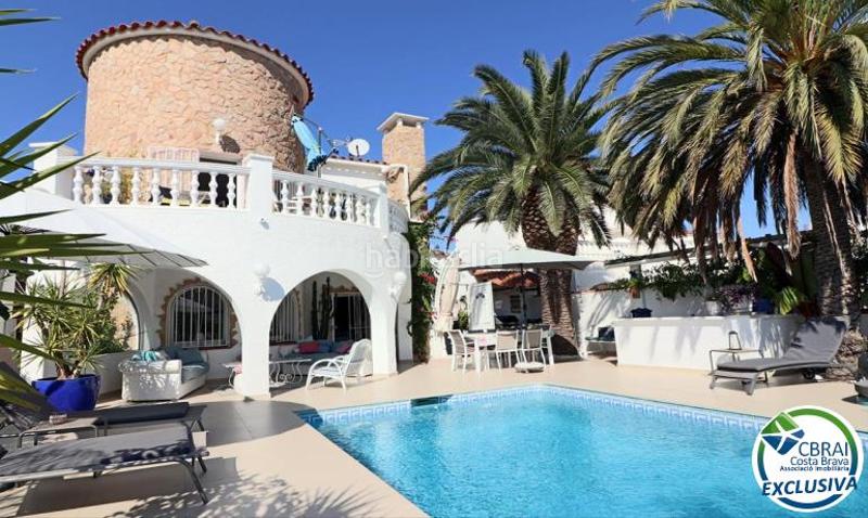 Foto 86585a16-1af8-4c30-8fad-2e2be91a29b7. House with heating parking in Cap Ras - Creus - Falconera Empuriabrava