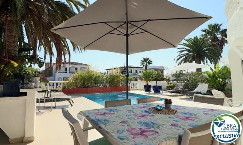 Foto c8007774-d1c3-40b3-b4f8-ea7bce88596e. House with heating parking in Cap Ras - Creus - Falconera Empuriabrava