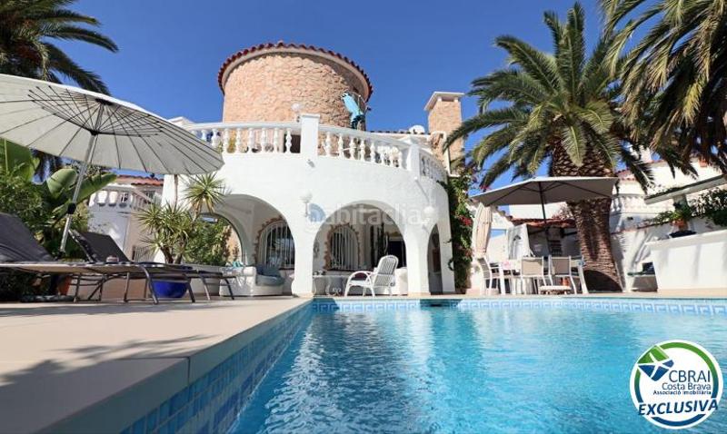 Foto d5bdcac2-cf87-492e-818c-be0b3d40ebc0. House with heating parking in Cap Ras - Creus - Falconera Empuriabrava