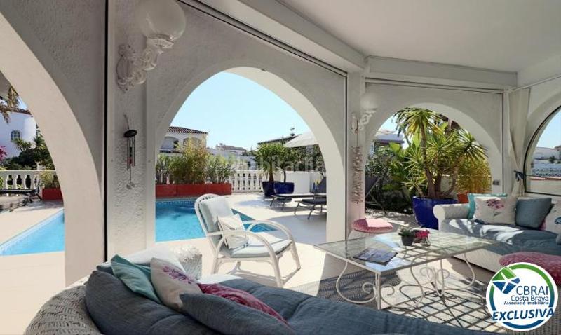 Foto ef08d206-9f2a-4434-997c-1dd59929a009. House with heating parking in Cap Ras - Creus - Falconera Empuriabrava