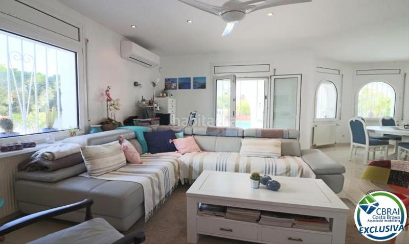 Foto f7e4dc56-0402-44fb-a44e-c4db9c0b0ff6. House with heating parking in Cap Ras - Creus - Falconera Empuriabrava