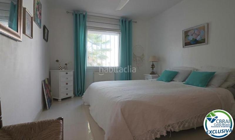 Foto 3a029cc6-e28d-4fa6-8d99-7c3c5c44b63b. Maison avec chauffage parking dans Cap Ras - Creus - Falconera Empuriabrava