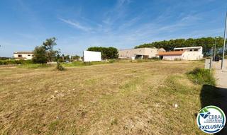 Terreny residencial a Garriguella. Terreno de 604 m2 para construir tu casa ideal una oferta especi