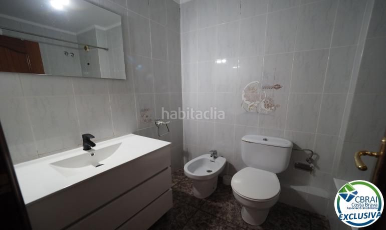 Foto e0505948-ff8f-4d9c-bcd1-8d59b3752423. Apartament a Centre Roses