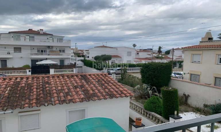 Foto 0e1799d6-0766-46c5-bc7d-94fd9fc7c030. Casa aparellada amb calefacció aparcament a Carmençó Empuriabrava