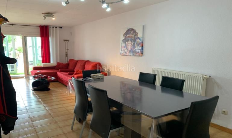Foto 62e5347b-6190-4c00-b241-0284ec9608a6. Casa aparellada amb calefacció aparcament a Carmençó Empuriabrava