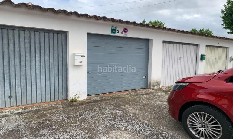 Foto 6a6d4faf-58b6-4c5e-b21d-76ac50ed6d90. Casa aparellada amb calefacció aparcament a Carmençó Empuriabrava