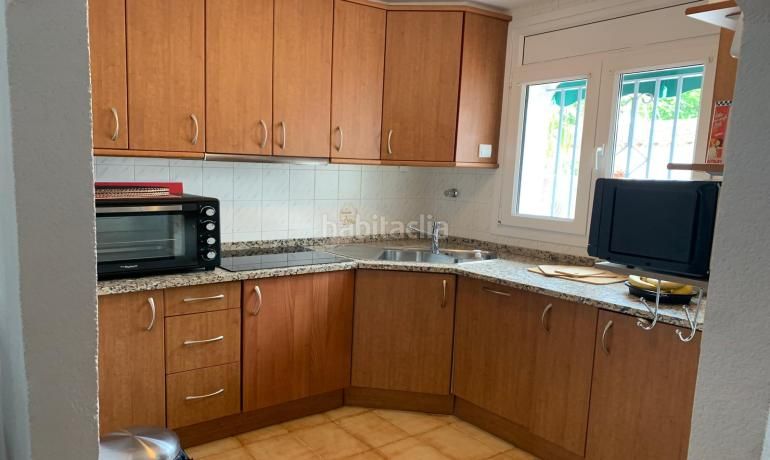 Foto 8392e7af-e3a2-423e-92b2-19871f99e224. Casa aparellada amb calefacció aparcament a Carmençó Empuriabrava