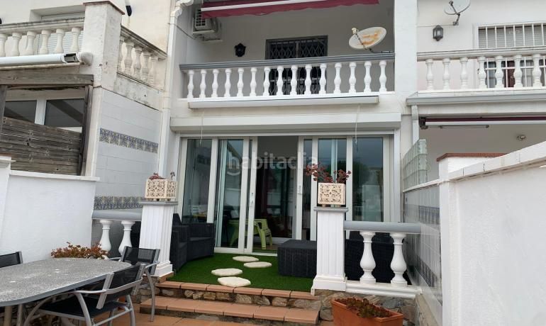 Foto 928c4a62-45c6-4e84-a3c1-566a3a8df605. Casa aparellada amb calefacció aparcament a Carmençó Empuriabrava