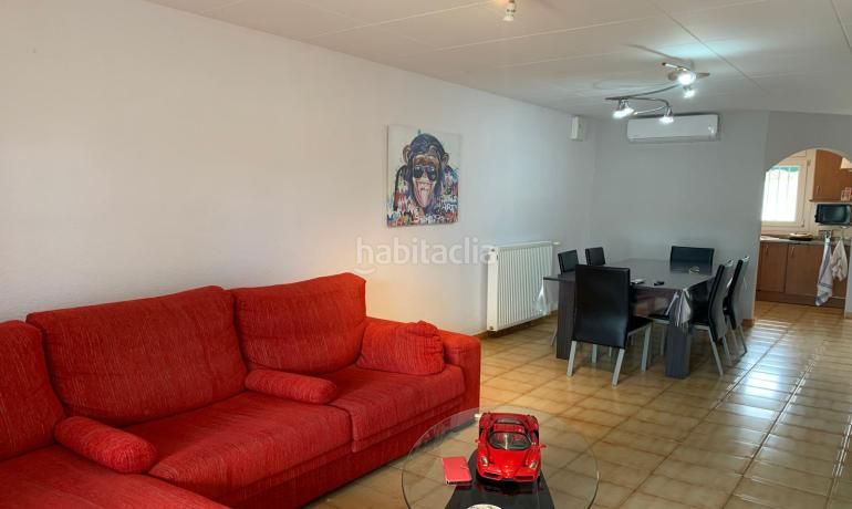 Foto fef9abaa-2319-484c-8ad2-66a67e77ce82. Casa aparellada amb calefacció aparcament a Carmençó Empuriabrava