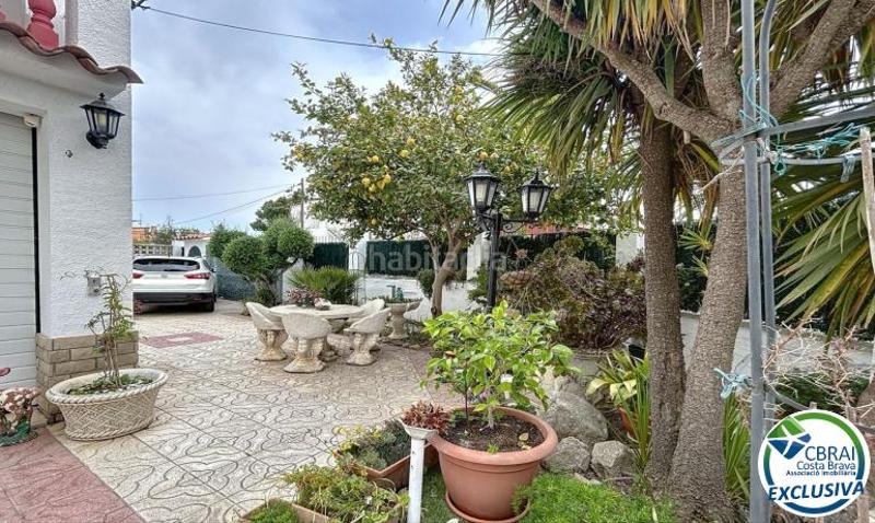 Foto 8c95434e-f73c-40a4-aa83-a87d2e8d3c10. Casa aparellada amb aparcament a Montgrí Empuriabrava