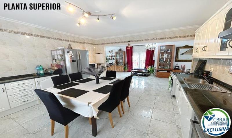 Foto 9dd7c11e-a64a-40a1-98dc-5c7d154c4ce2. Casa aparellada amb aparcament a Montgrí Empuriabrava