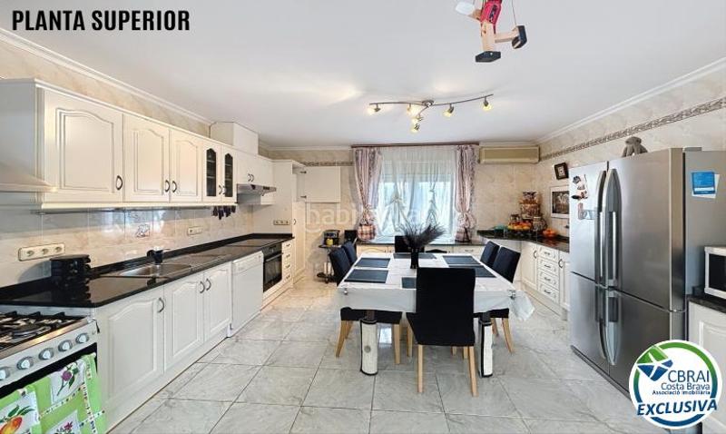 Foto c14cc759-b382-4b85-8827-c0819d3cac22. Casa aparellada amb aparcament a Montgrí Empuriabrava