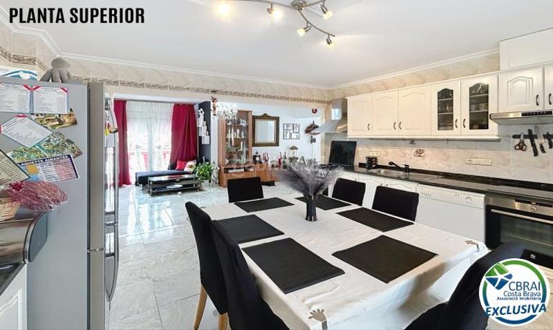 Foto 2047a4f4-2149-407e-87da-a5b6f8ee6863. Casa bifamiliare con parcheggio in Montgrí Empuriabrava