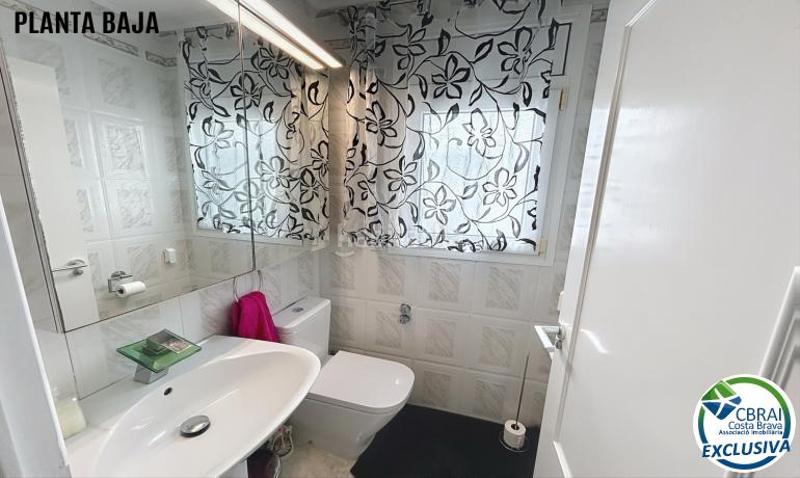 Foto 31bc60bf-7837-4554-9c54-b4b4e9f9da39. Casa pareada en Montgrí Empuriabrava