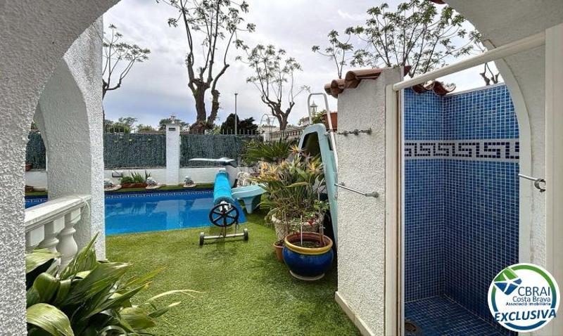 Foto 32abac57-b130-4bf5-9572-a74ddbe4d917. Casa pareada en Montgrí Empuriabrava