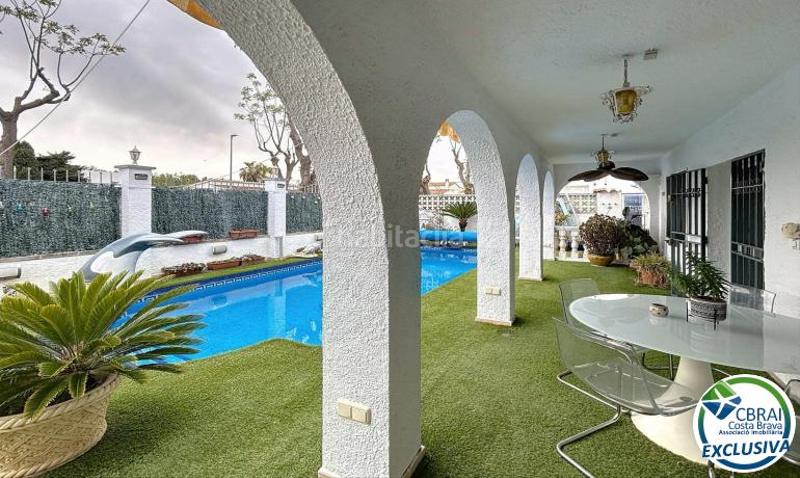 Foto 8d4f2db8-b539-4c3f-8e12-8a92cc4846b9. Casa pareada en Montgrí Empuriabrava