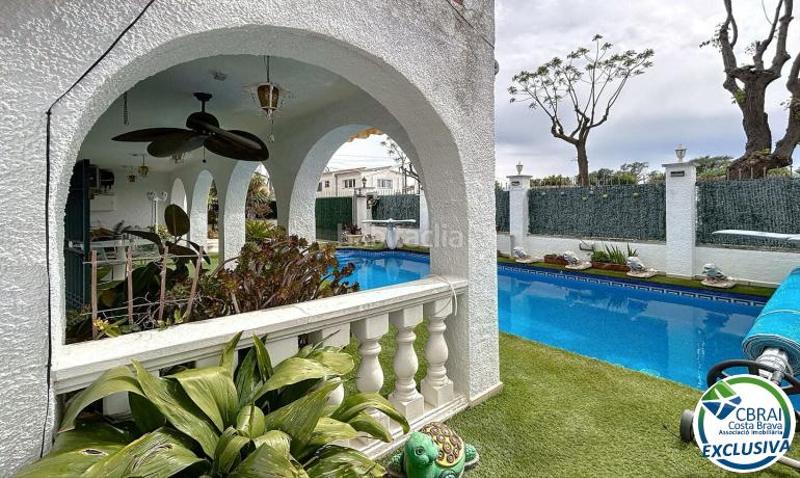 Foto ed8e52dc-300f-4fd3-a9e3-7148fe5d52aa. Casa pareada en Montgrí Empuriabrava