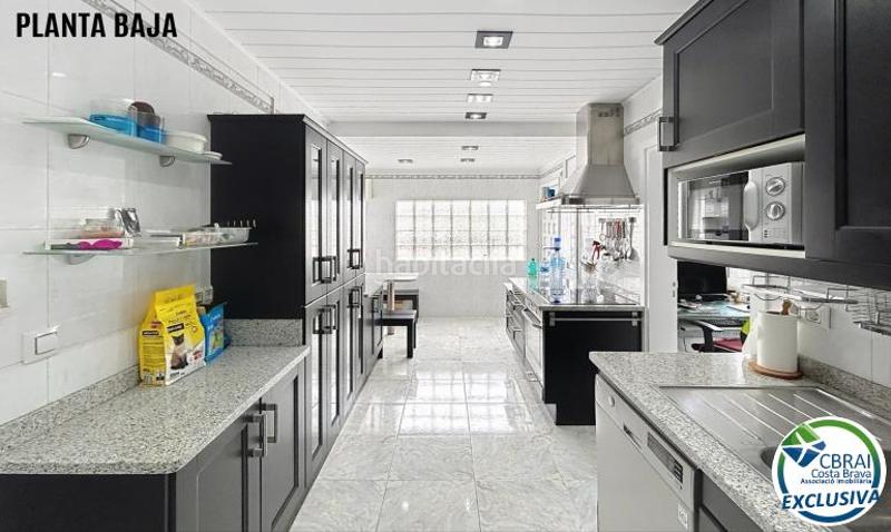 Foto 177288ba-c766-41cc-a5c4-df5d45ffa0d2. Doppelhaus mit parking in Montgrí Empuriabrava