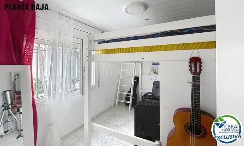 Foto 1dfeede3-3f2c-4a41-81f5-0f27bd1fed35. Maison jumelée avec parking dans Montgrí Empuriabrava