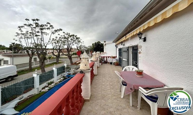 Foto f4f92fc0-e1de-4d58-b36b-c2d7f28f043d. Maison jumelée avec parking dans Montgrí Empuriabrava