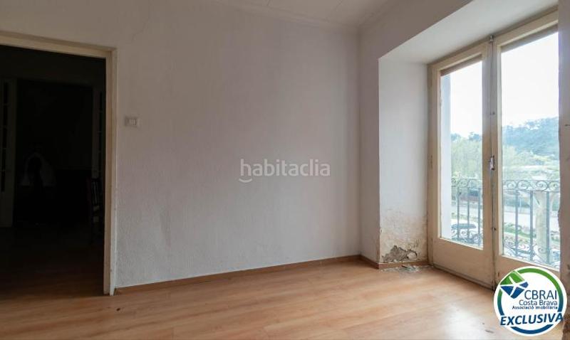 Foto 28c68a8e-39ad-482e-ba08-629b8c455592. Casa aparellada amb aparcament a Jonquera (La)