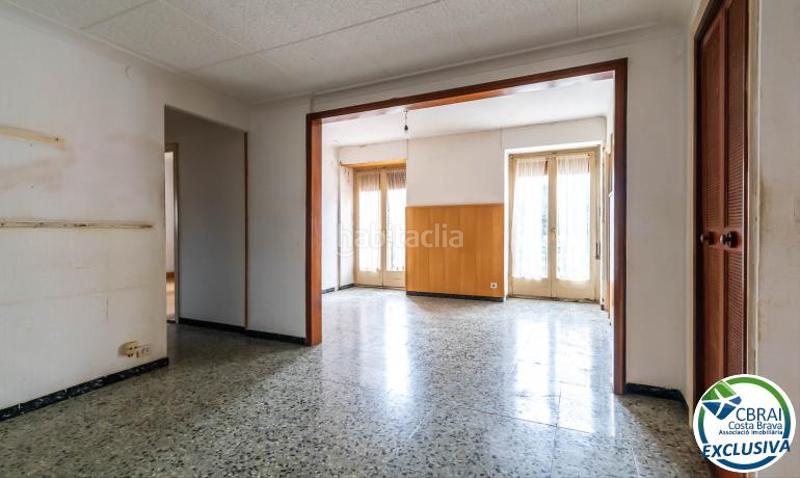 Foto 5fd844eb-437d-45b5-9f08-eee215b39034. Casa aparellada amb aparcament a Jonquera (La)