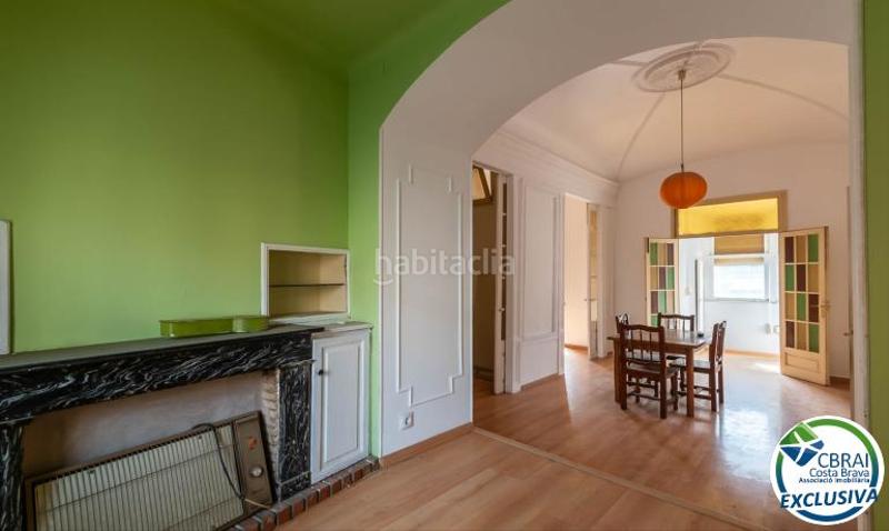 Foto c77802e9-30e2-4445-bc78-8c232d610c52. Casa aparellada amb aparcament a Jonquera (La)