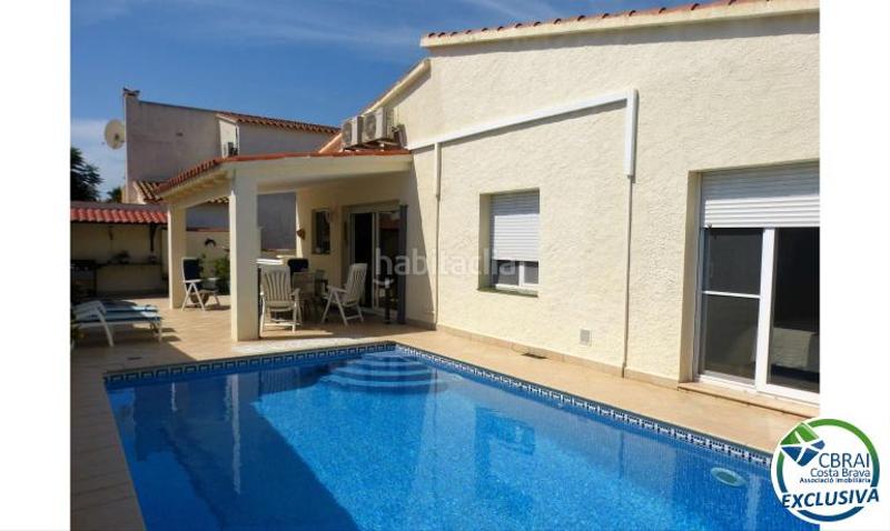 Foto c8a2abcd-9b1c-40b2-805f-e1d8fed57351. Casa in Montgrí Empuriabrava