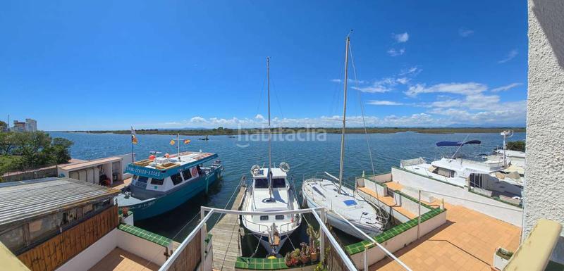 Foto 3d52becc-7a9b-41d2-aee8-ad0e463378f5. Casa aparellada amb aparcament a Santa Margarida Roses