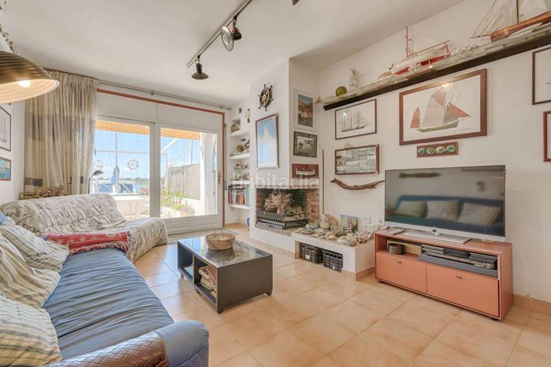 Foto d9d20fd2-e2e5-4abf-b148-f181b1ce922e. Casa aparellada amb aparcament a Santa Margarida Roses