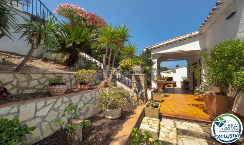 Foto eb2fc3f8-cd68-4346-ab63-44f251d58914. Casa con parcheggio in Port de la Selva (El)