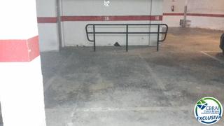 Autoparkplatz in Palau-saverdera. Parking en la urbanizacin lolivera