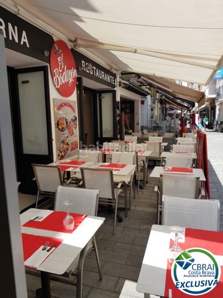 Foto e5dca0b7-d7ea-4de4-9a91-7646f81052c3. Piso en Centre Roses