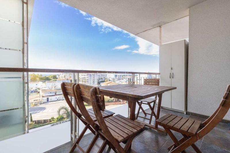Foto f27767c3-6b73-4f6d-b578-ec366e5e6f78. Duplex con piscina in Santa Margarida Roses