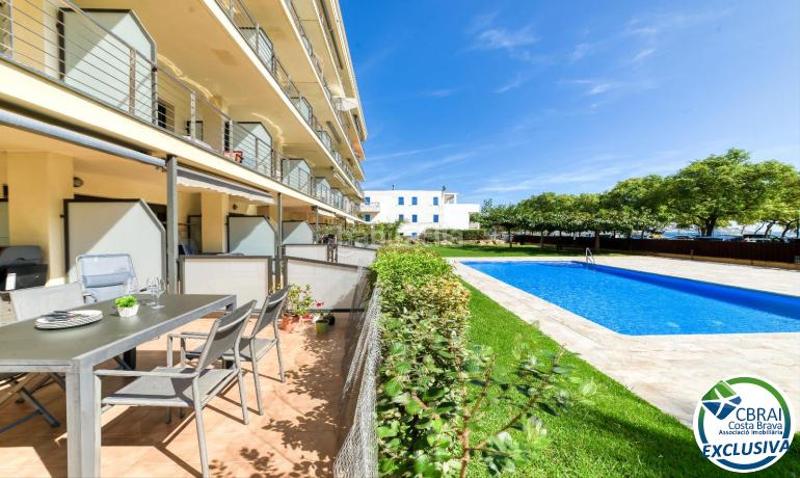 Foto 4b5c80a4-4804-41b3-913c-99ba0cd310c8. Piano terra con riscaldamento piscina in Salatar Roses