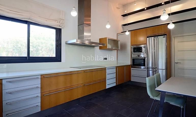 Foto 4a4e4dc4-fe16-47ba-9549-47f5d8338d3a. House with heating parking in Peralada
