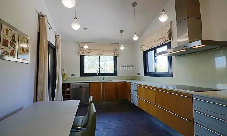 Foto f1a56408-636d-4bbc-84d7-ca78054fcb88. House with heating parking in Peralada